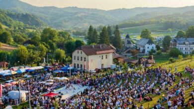 Kultna predstava „Jazavac pred sudom“ večeras kod Manastira Gomionica