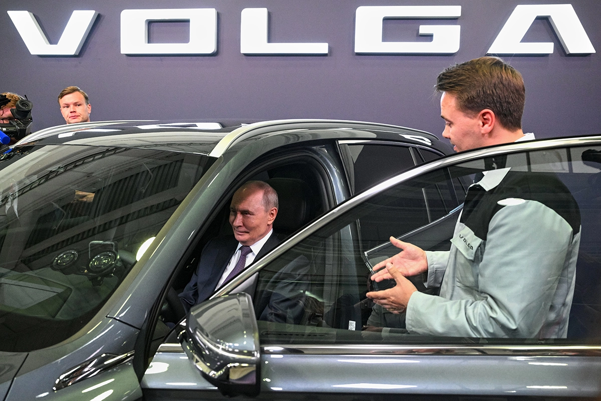 Putin provozao novu Volgu K50 u Nižnjem Novgorodu
