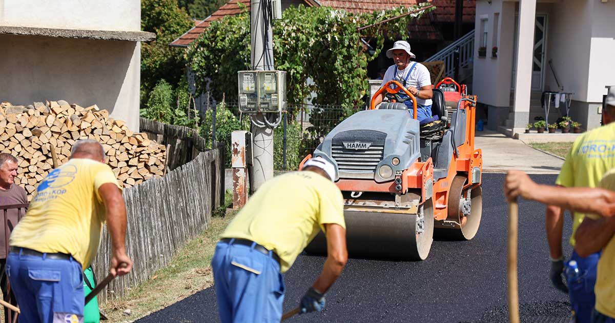 Asfaltiranje u Česmi: Radovi u Ulici Nedeljka i Boška Babića