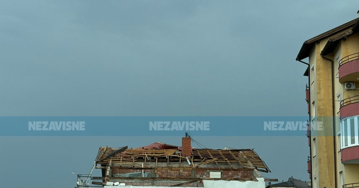 Prnjavor nakon nevremena broji štetu: Uništeni krovovi, polomljeni nišani