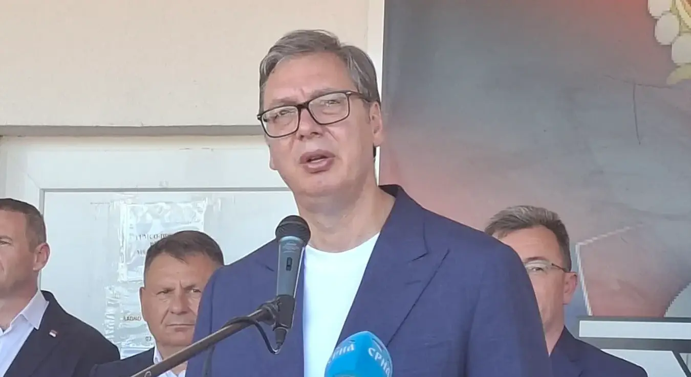 Vučić u Čipuljiću: Pomoći svakoj opštini u kojoj žive Srbi