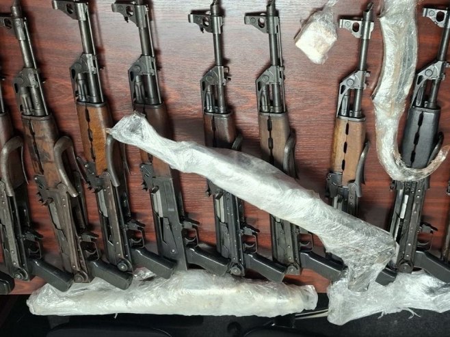 Policijska akcija Trasa u Banjaluci: tri lica uhapšena, oduzeto 14 pušaka