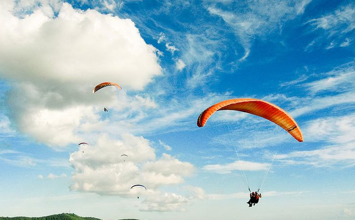 Pad paraglajdera kod Budve povrijedio dvije osobe