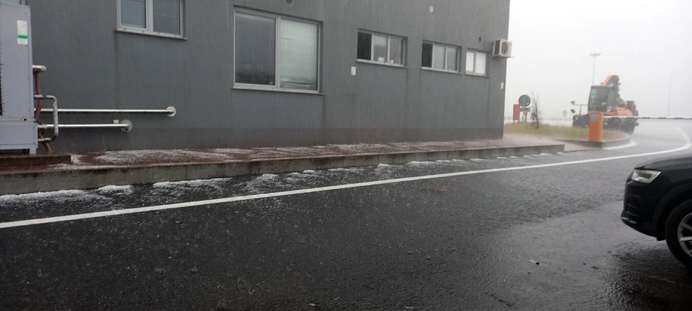 Led zaustavio vozila na auto-putu kod Prnjavora