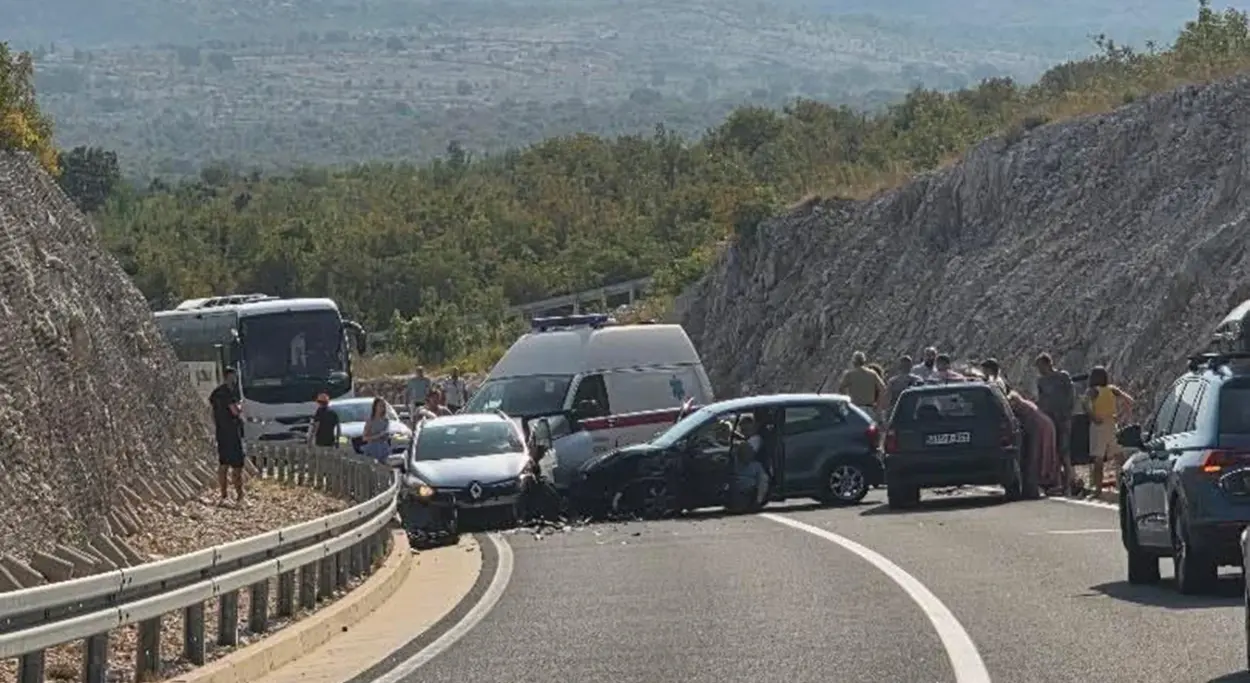 U teškoj nesreći kod Stoca povrijeđeno više osoba