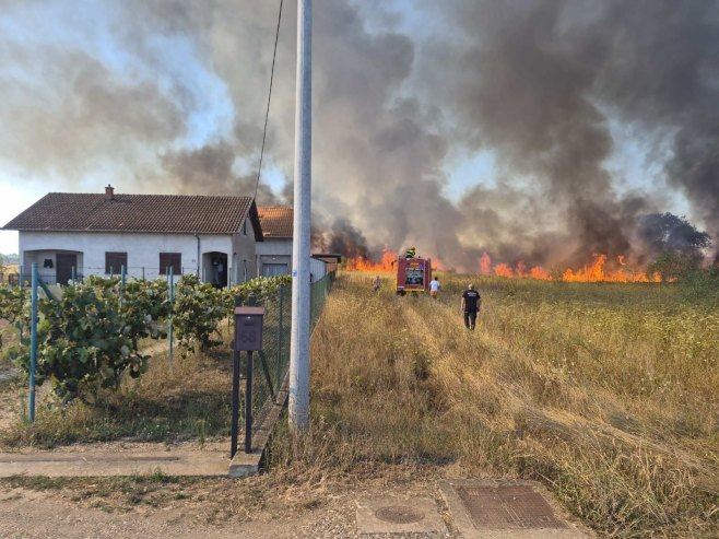 Požar kod Laktaša progutao objekat, evakuisano stanovništvo