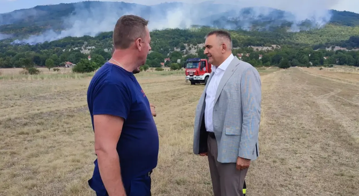 Premijer Minić obišao požarište u Donjoj Bijenji i najavio ulaganja