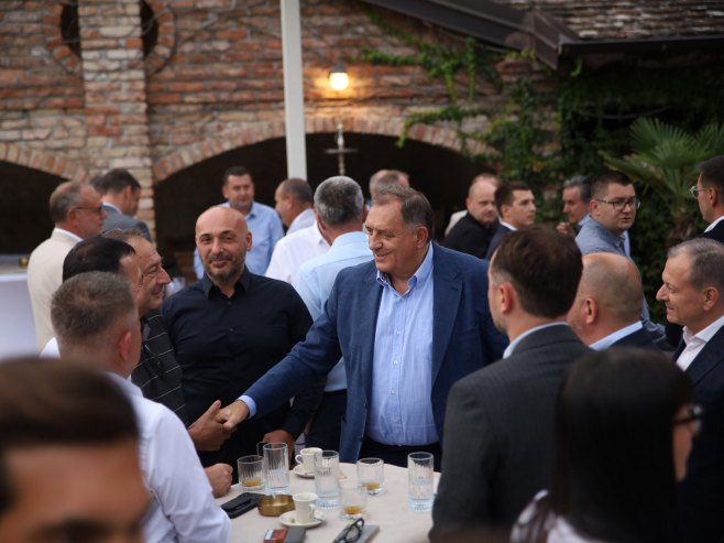 Dodik: Očuvati plate i kupovnu moć građana