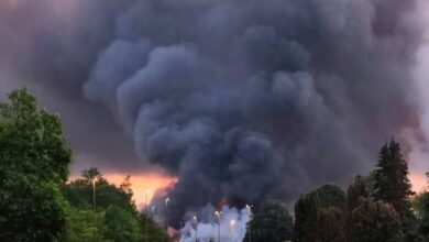 U požaru u Karlovcu zahvaćene tri zgrade fabrike boja i lakova