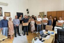 Igor Dodik donirao 11 laptopa Srednjoškolskom centru u Čajniču