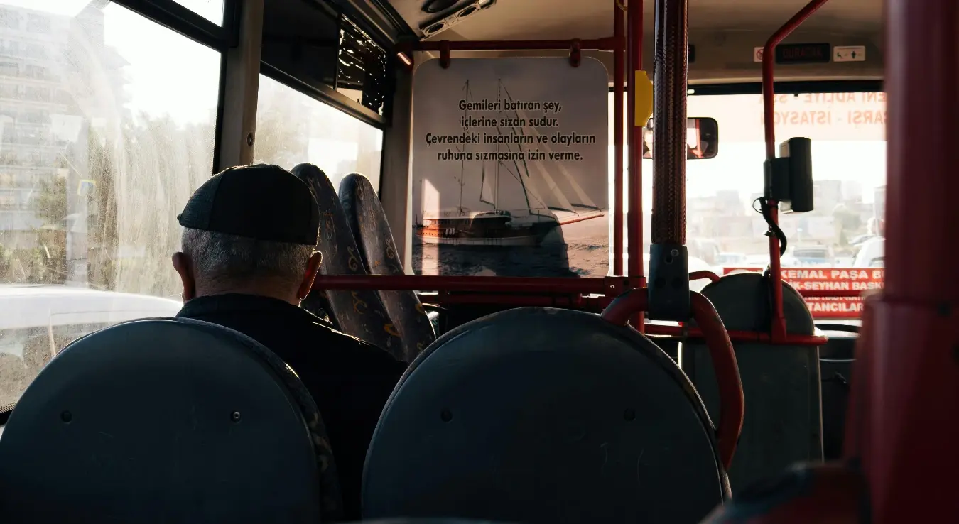 Vozač autobusa gledao film za odrasle tokom vožnje