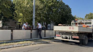 Novi stubovi, stare rupe na Bulevaru Desanke Maksimović