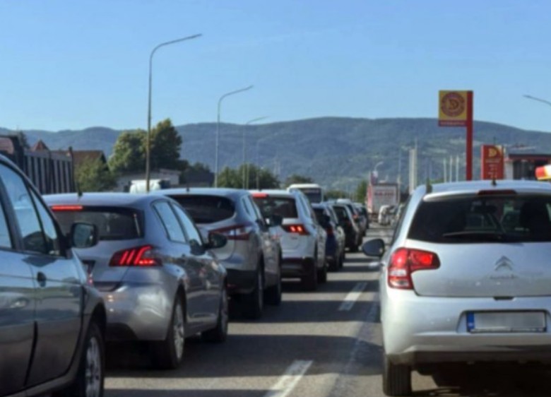 Jutarnja gužva na putu Laktaši Banjaluka, vozači ponovo u kolonama