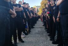 Postrojen špalir u čast generala Ratka Mladića ispred Crkve Svetog Luke