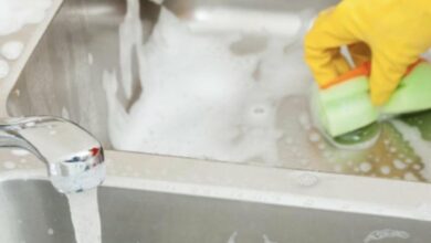 Čišćenje sudopere: kora limuna i so kao prirodno sredstvo