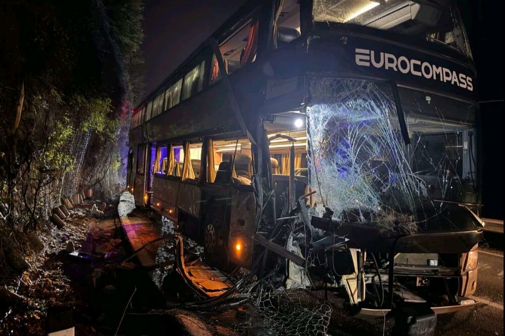 Nesreća kod Mojkovca: Autobus sa podgoričkim đacima udario u stijenu, ima povrijeđenih