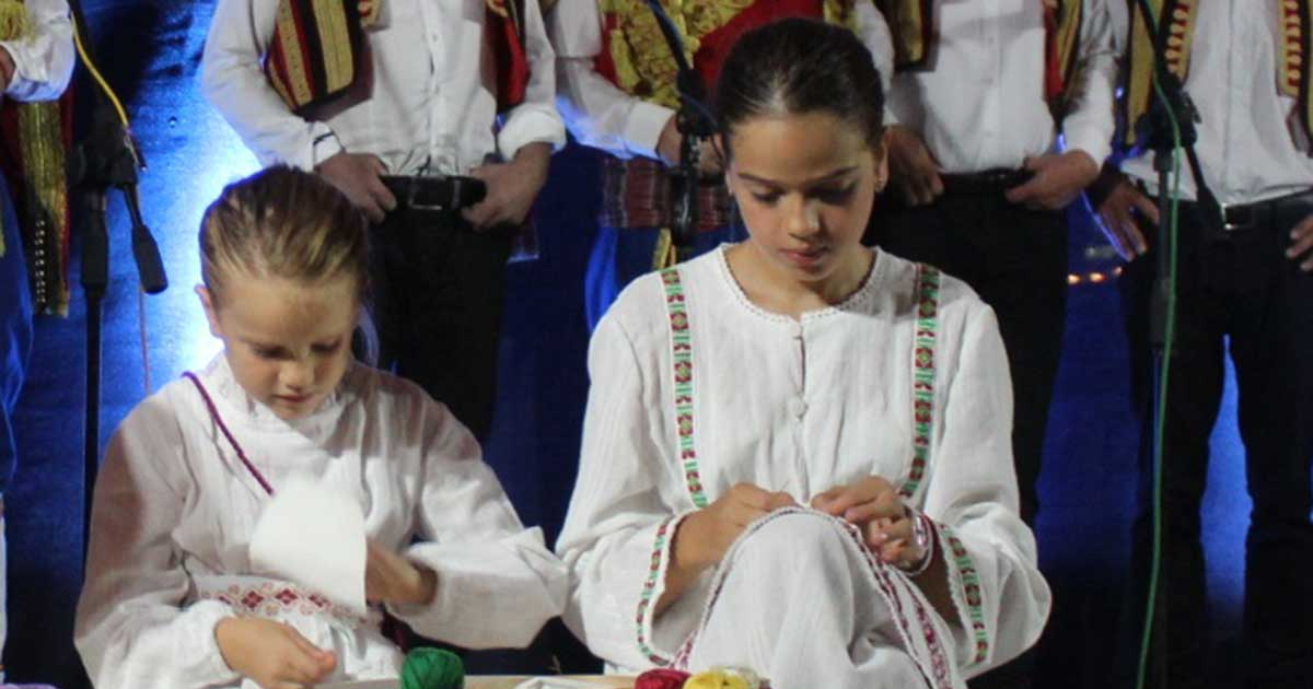 Male Trebinjke čuvaju tradiciju: Nika i Ena oživljavaju hercegovački vez