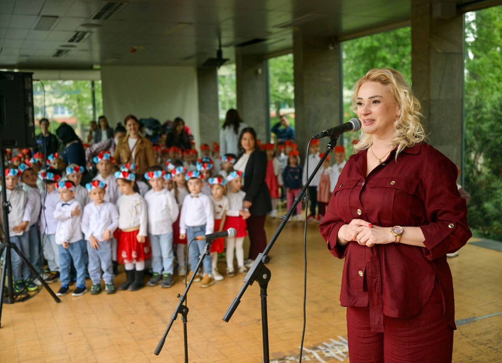 Podrška za banjalučke osnovce: Novac za prvačiće, besplatni udžbenici i pokloni