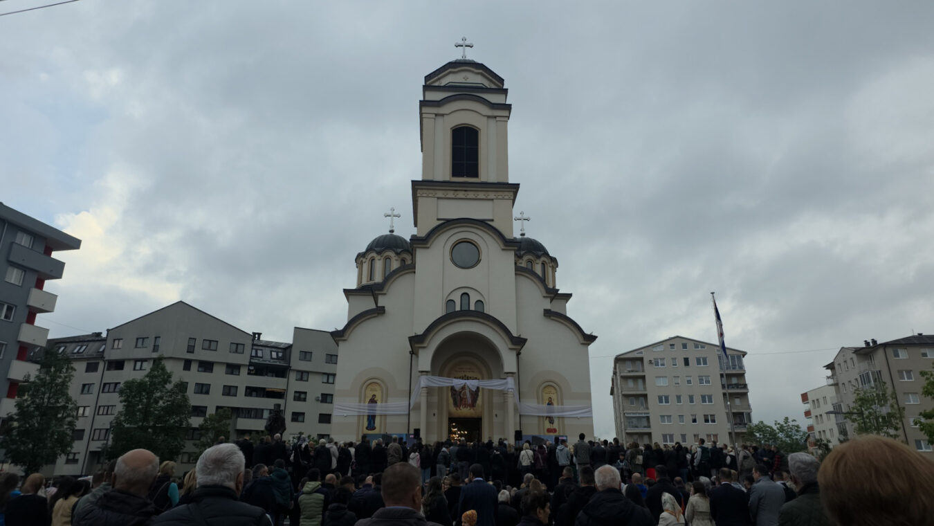 Patrijarh Porfirije osveštao hram u Palama pred brojnim vjernicima