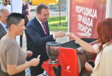 Razgovor sa građanima u Tesliću: Čelnici SPS-a na trgu