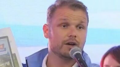 Kako bilbord SNSD-a vidi Draško Stanivuković: Tvrdi da natpisi otkrivaju odnose moći