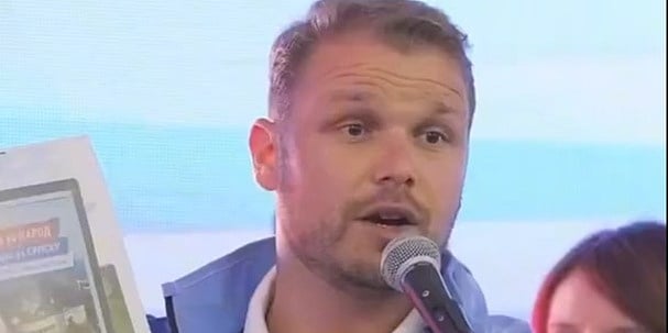 Kako bilbord SNSD-a vidi Draško Stanivuković: Tvrdi da natpisi otkrivaju odnose moći