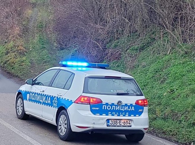 Nuđenje mita policajcima: Prijedorčanin ostavio novac u službenom vozilu