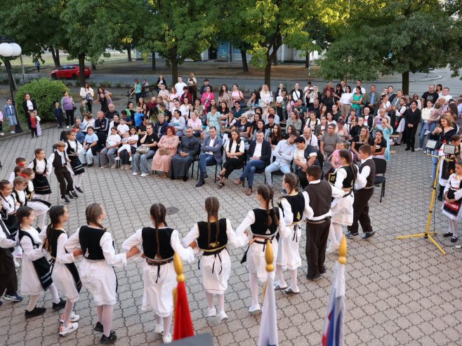 Bogat kulturni program u Ugljeviku: Održan festival dječijeg folklora Đeram
