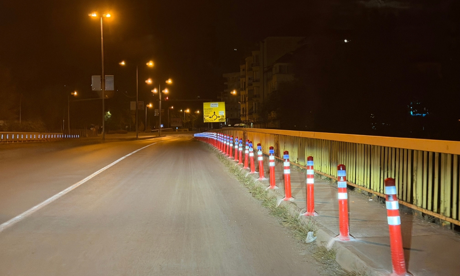 Postavljeni reflektujući stubići na Rebrovačkom mostu u Banjaluci