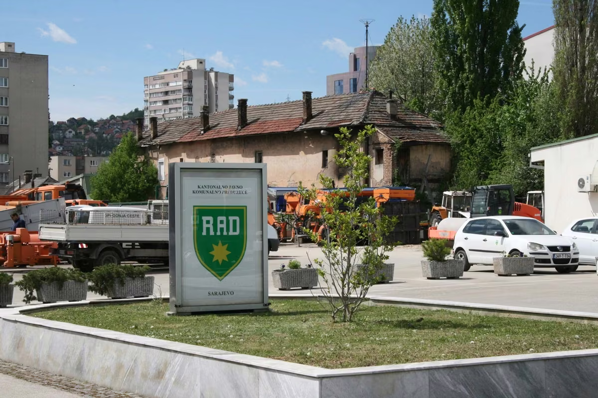 Odvoz komunalnog otpada u Sarajevu otežavaju dotrajala vozila i niska naknada