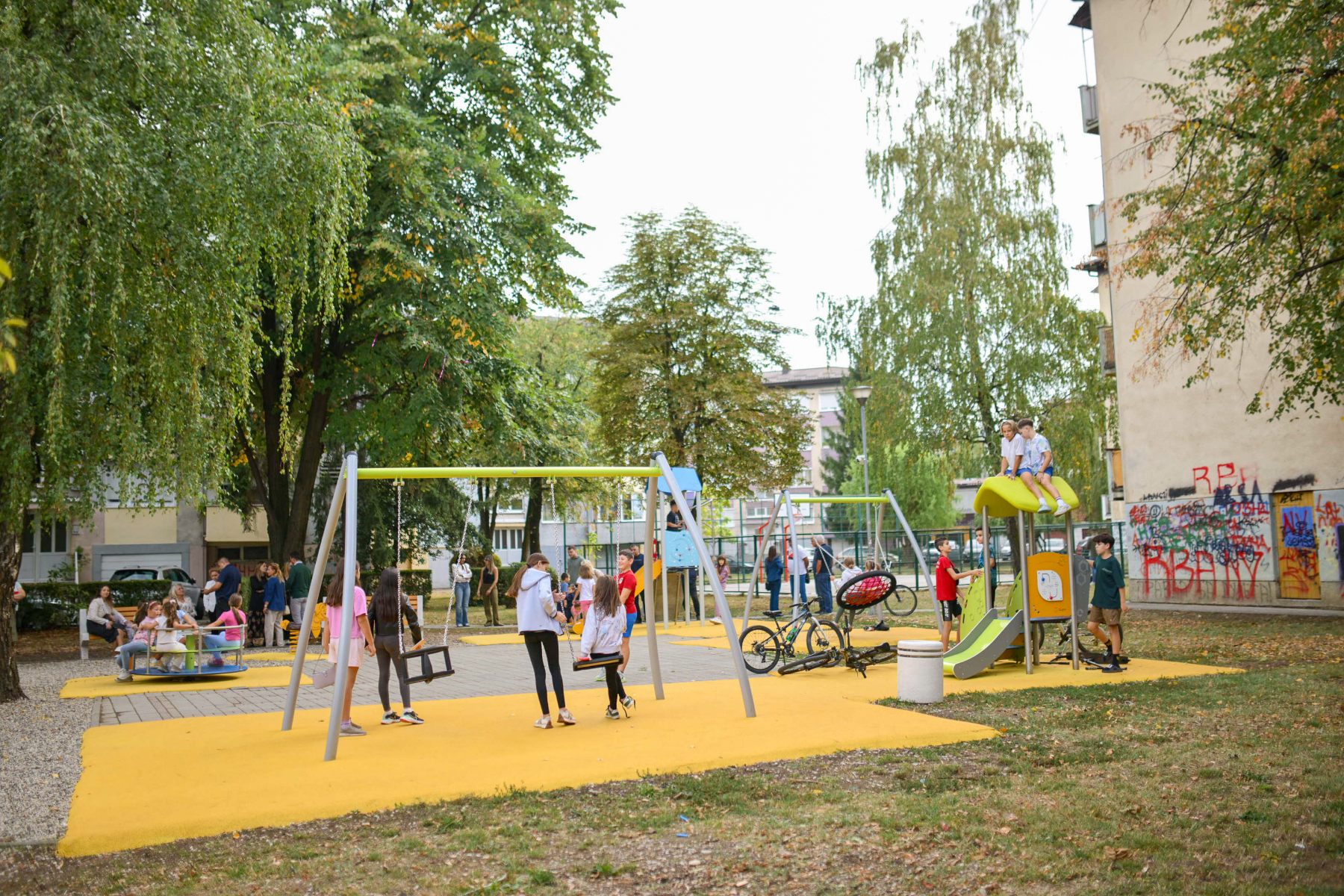 Novo dječije igralište obradovalo mališane u Ulici Tarasa Ševčenka