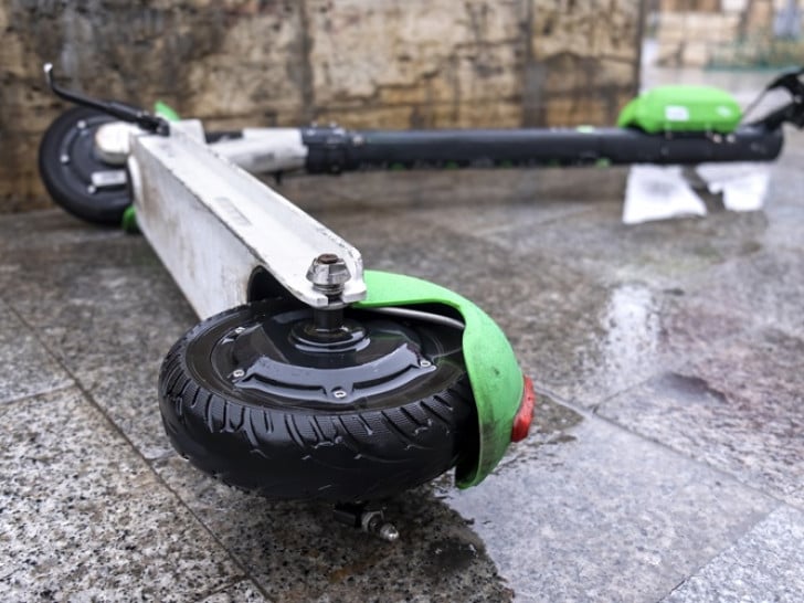 Električni trotineti na ulicama Banjaluke: Sve više nezgoda sa maloljetnicima