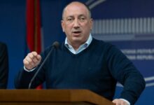 Igor Crnadak tvrdi da aktivisti dijele novac i namirnice u Banjaluci