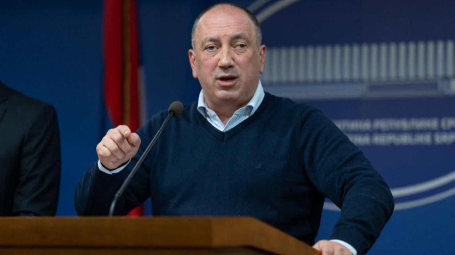 Igor Crnadak tvrdi da aktivisti dijele novac i namirnice u Banjaluci