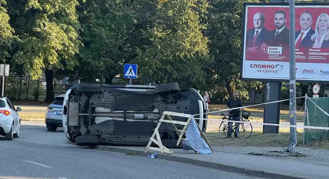 Saobraćajna nezgoda u Banjaluci: Automobil završio na boku kod Rebrovca