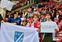 Navijači BiH u Varšavi bodre reprezentaciju uprkos zabrani