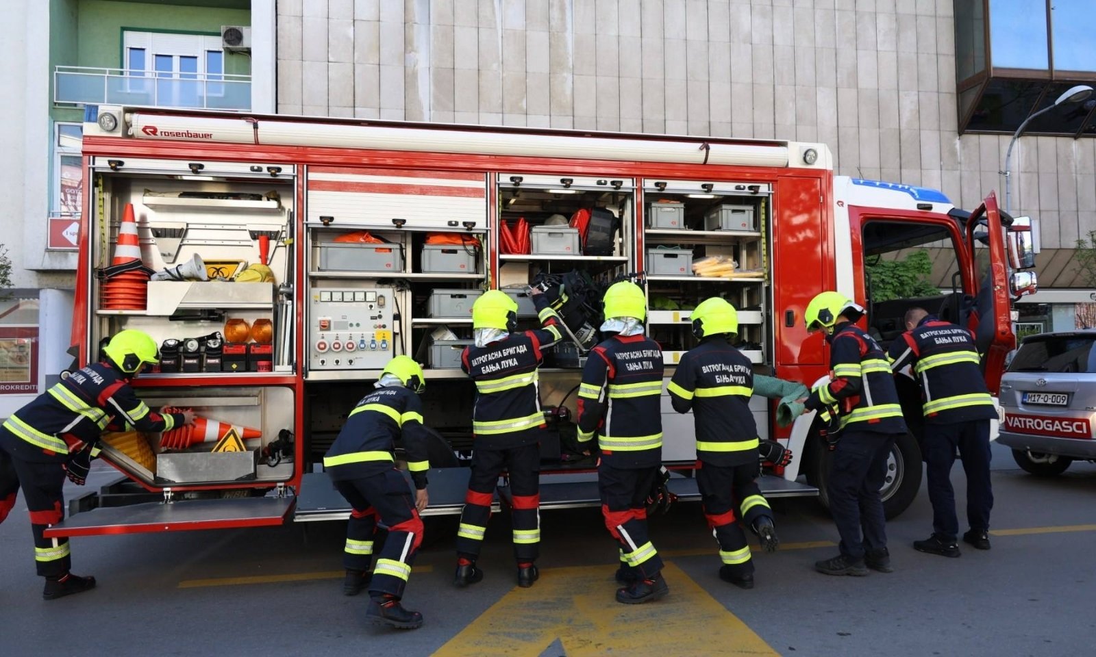 Požar u Česmi ugašen, ekipe i dalje u Debeljacima