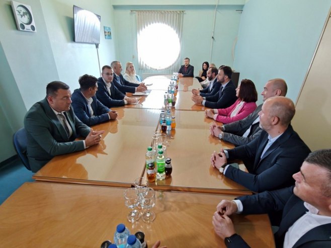 Planirana rekonstrukcija bolnice u Prijedoru: Minić na sastanku sa načelnicima