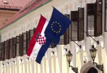 Kamenovala zastavu Hrvatske u Puli: Privedena žena koja je gađala državno obilježje