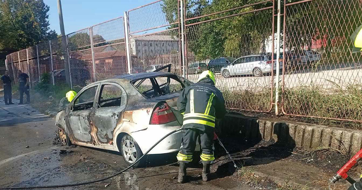 Požari u Banjaluci: Vatra zahvatila automobil i mali bager