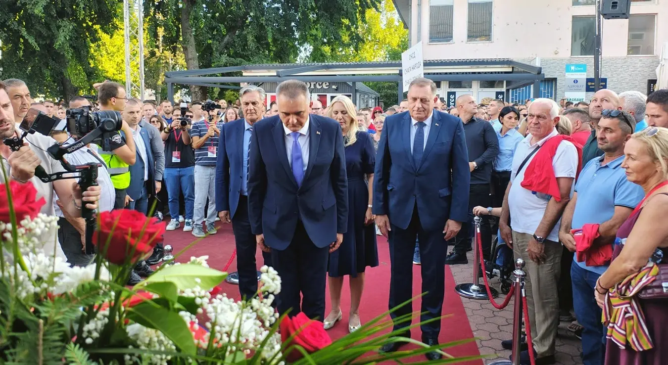 Karan, Cvijanović, Dodik i Minić odali počast u Šamcu