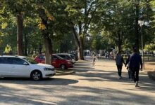 Automobili na šetalištu u Parku „Mladen Stojanović“ izazvali negodovanje