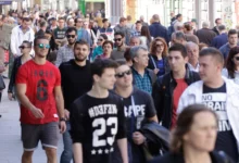 Istraživanja pokazuju: Odlazak iz BiH planira većina omladine, malo ih je na listama