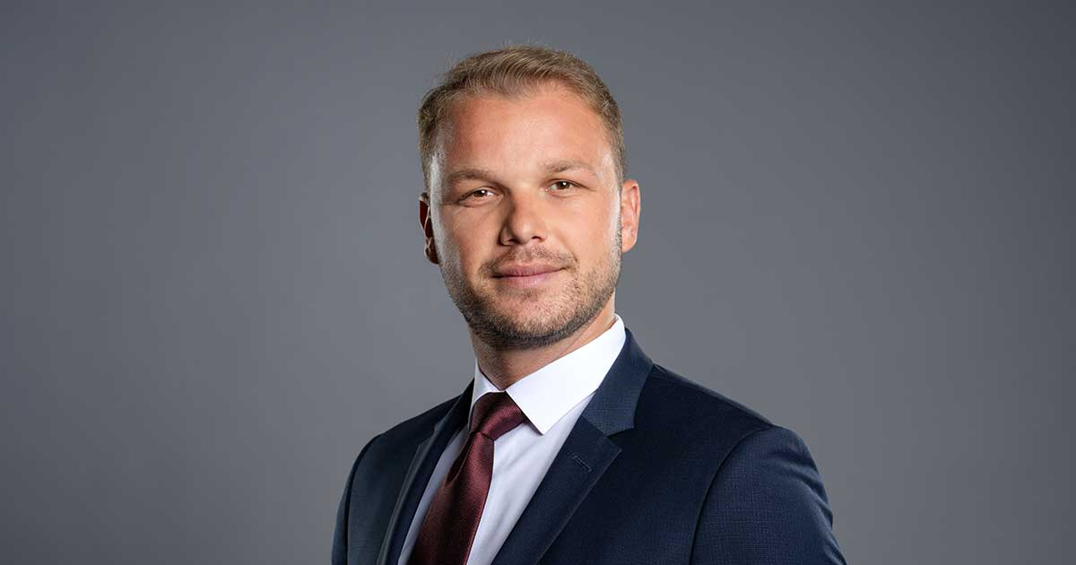 Stanivuković najavio nacionalne penzije za majke sa četvoro i više djece