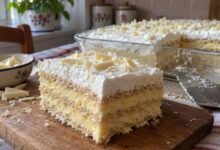 Torta Bijeli anđeo sa gotovim korama priprema se bez rerne