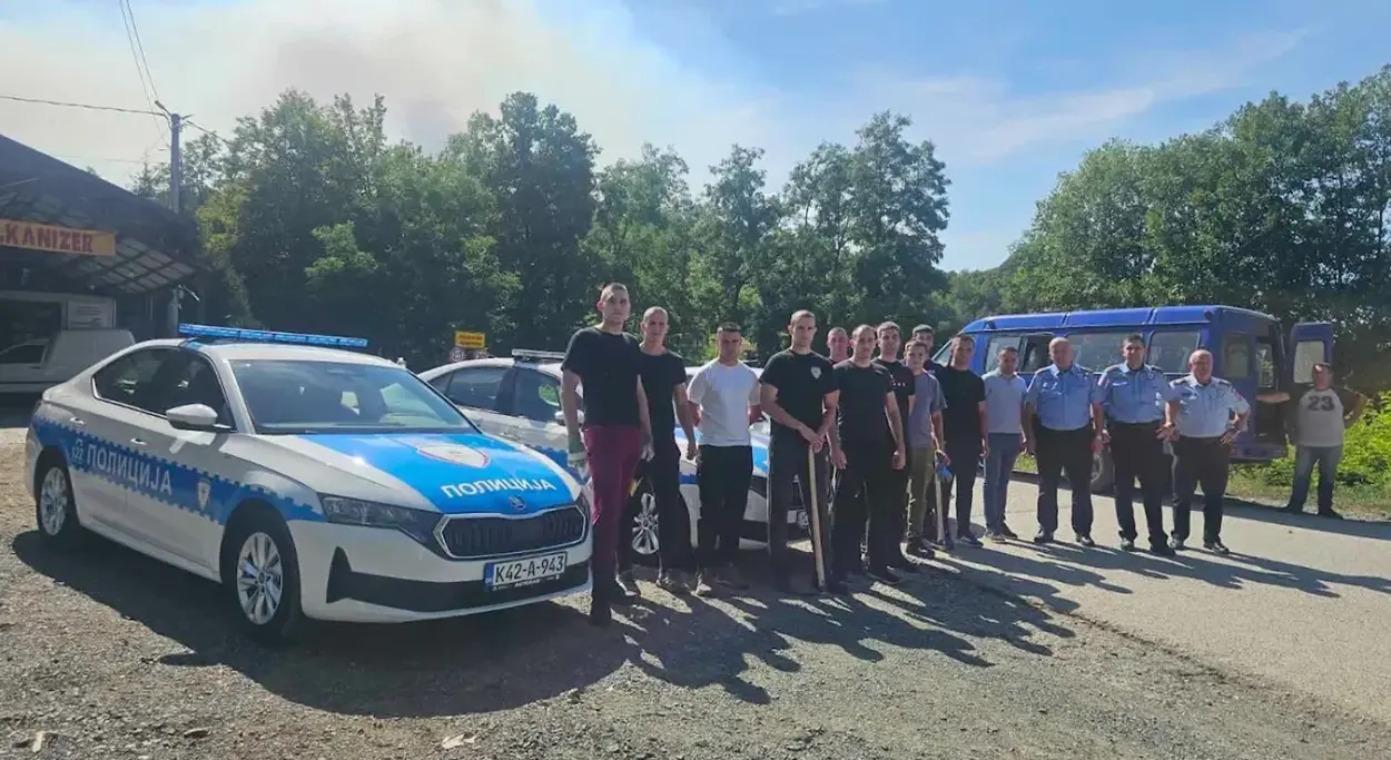 Hrabri teslićki policajci u slobodno vrijeme gasili vatrenu stihiju