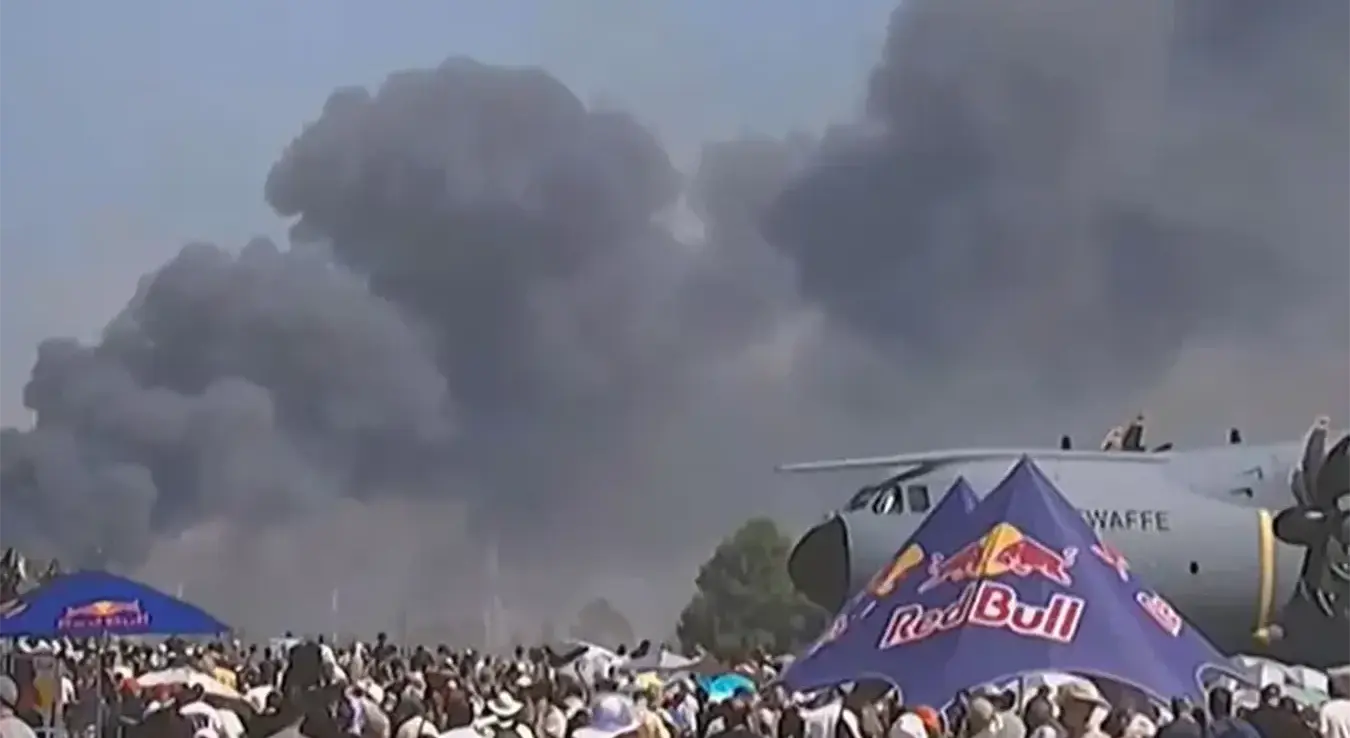 Borbeni avion pao u Grčkoj tokom aeromitinga