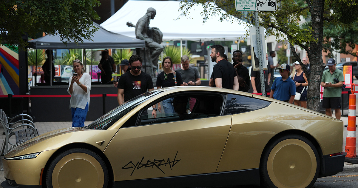 Ilon Mask predstavio Tesla Cybercab, najavljena revizija vozila