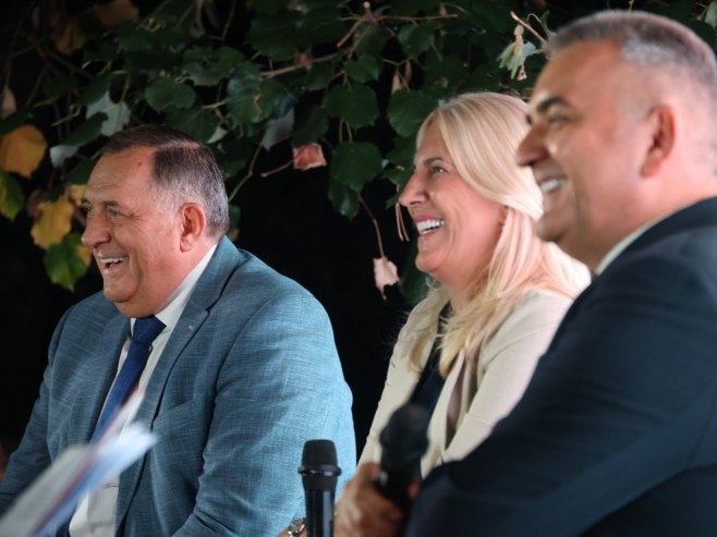 Druženje sa građanima u centru Banjaluke okupilo rukovodstvo SNSD