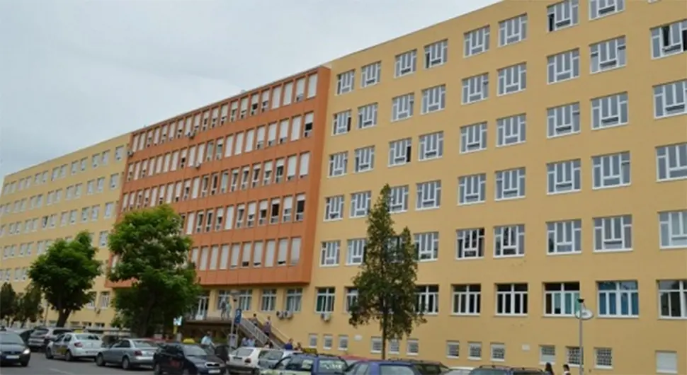 Najavljeno mirno okupljanje roditelja ispred UKC Tuzla